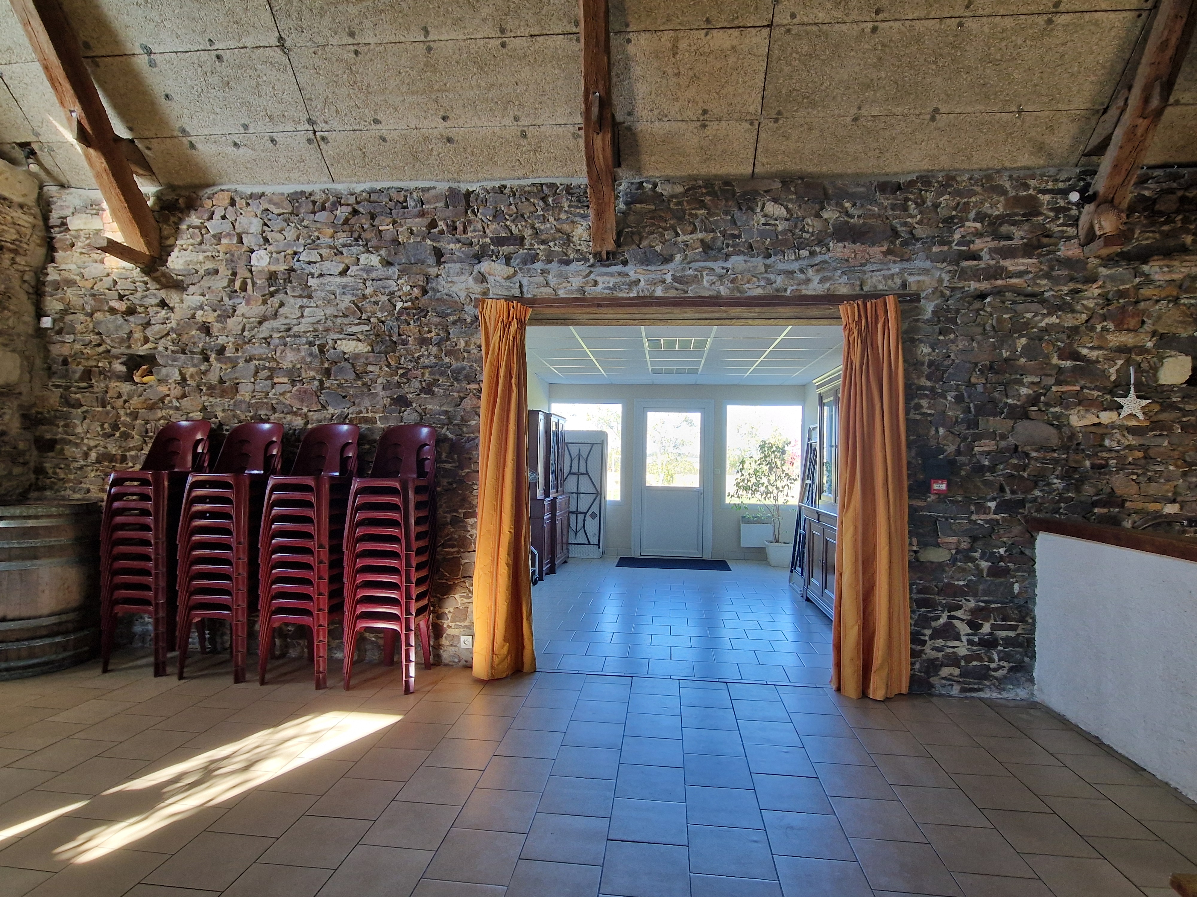 salle-de-reception camping-la-Bradiere-proche-angers-angers.jpg